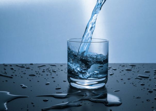 A proper amount of water is essential on a diabetic diet plan