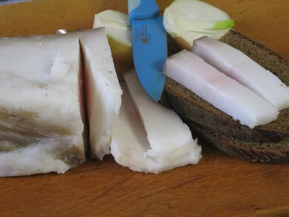 In this picture, some raw lard with slices of bread. Can you eat raw lard?