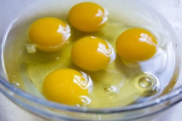 Five raw eggs in a bowl. Why do bodybuilders eat raw eggs?