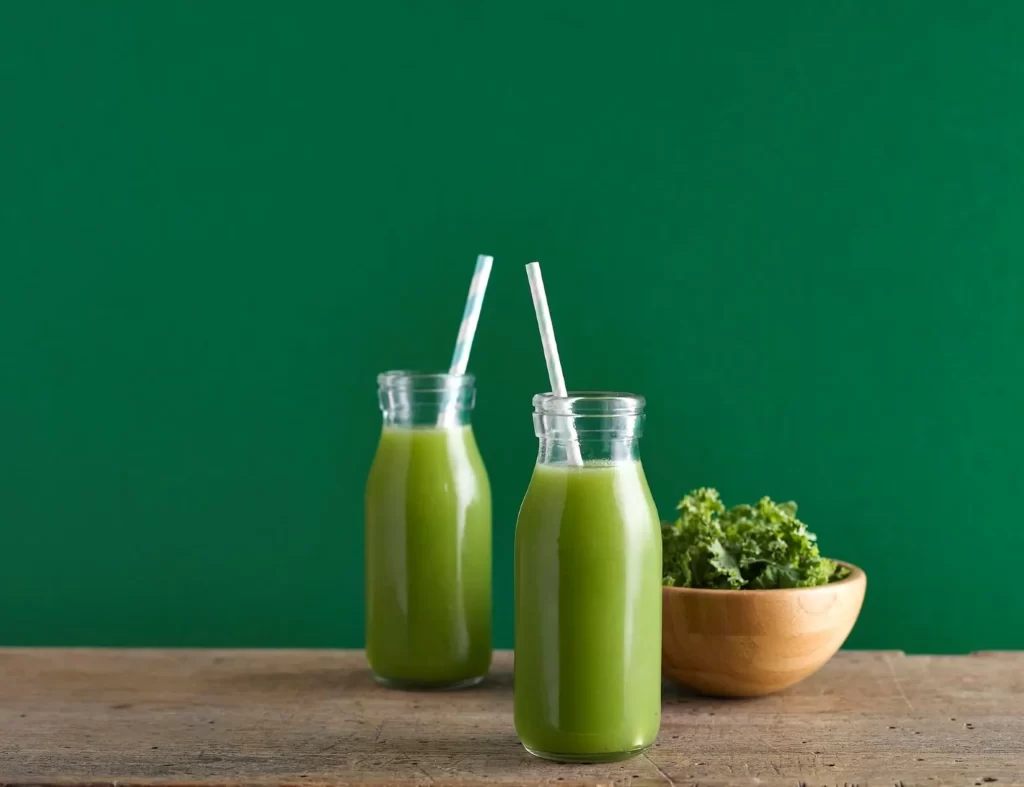 Top 20 Health Benefits Of Kale Juice - (Also For Weight Loss)